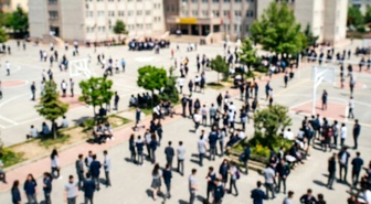 Düzce'de okulun duvarına tehdit içerikli mesajlar yazan 17 yaşındaki çocuk gözaltına alındı