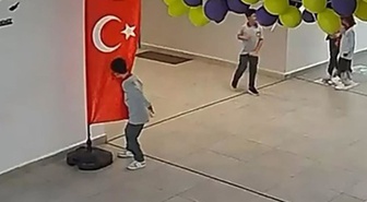 Küçük öğrencinin Türk bayrağına yaptığı hareket yürekleri ısıttı