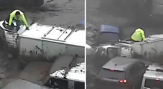 Şili'de sel felaketi! Yan yatan kamyon sürücüsü son anda kurtuldu