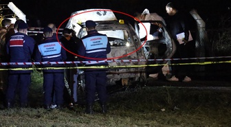 Yol kenarında korkunç olay! Yanan araçtan erkek cesedi çıktı
