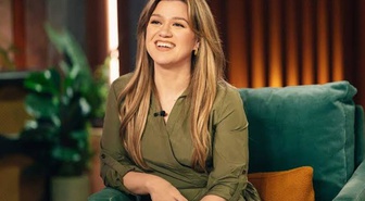 Kelly Clarkson mağazanın adını vererek anlattı: Param yetmezmiş gibi baktılar