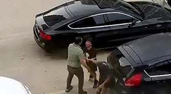 Cesur yürek: Annesini darbeden babasının karşısında dikildi