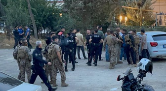 Şanlıurfa’da polisle çatışan firari şüpheli kendi silahıyla yaşamına son verdi