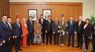 Tarihi Şato'da kritik buluşma! Cemil Tugay'dan eski partisine mesaj
