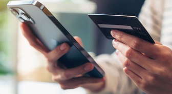 Bankalarda yeni dönem başladı! Araba satıp telefon kiralıyorlar