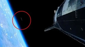 SpaceX'in canlı yayınında gizemli cisim: Önce kameraya takıldı, sonra kayboldu