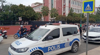 Ortaokulda kız öğrenci sınıf arkadaşını bıçakladı! Okula 1 gün ara verildi