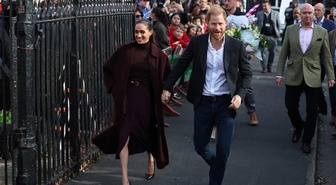 6 yıl sonra İngiltere'ye dönen Prens Harry ve Meghan ilk kez halkın karşısına çıktı! Nottingham'da sevgi gösterisi
