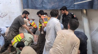 Pakistan'da okulun çatısı çöktü! 28'i çocuk 29 kişi hayatını kaybetti