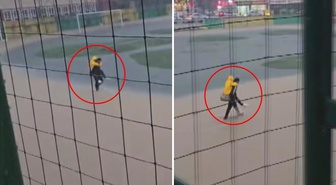 Öğretmen gibi öğretmen! Selde mahsur kalan öğrencileri sırtında taşıdı