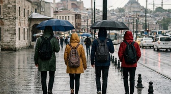 İstanbul'da hafta sonu da eğitime yağış molası! Yüz yüze yapılacak dersler ve sınavlar ertelendi
