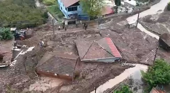Sakarya'da heyelan evleri yuttu, 2 mahalle ile bağlantı kesildi