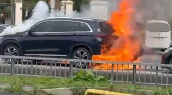 Park ettiği otomobilinden geriye hurda kaldı
