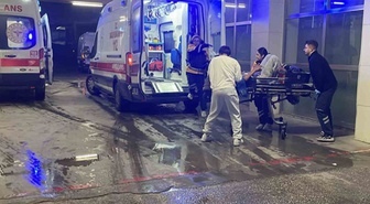 Parkta kan aktı! 15 yaşındaki çocuk 2 kişiyi ağır yaraladı