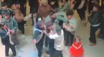 Bolu'da düğün salonu savaş alanına döndü! İddiaya göre takı yüzünden sandalyeler havada uçuştu