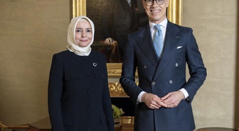 Fatma Betül Sayan Kaya’nın kız kardeşi Ayşe Hilal Sayan Koytak, Finlandiya’da göreve başladı