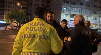Kayseri'de refüje çıkan alkollü sürücü polise 'Teşkilat mısınız?' dedi! Kamera yalanını ortaya çıkardı
