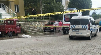 Adapazarı'nda taşındığı evden son eşyalarını almaya gelen adam, husumetli alt kat komşusu tarafından vurularak öldürüldü