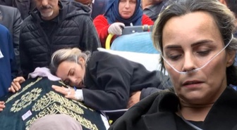 5 yaşındaki kızına son vedaya sedyeyle geldi! Yürek yakan görüntüler