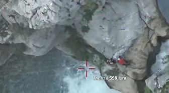 Yazılı Kanyon'da mahsur kalan 10 kişilik İHH ekibi kurtarıldı! Su üzerinden iple tek tek geçirildiler