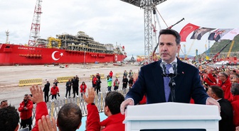 Bakan Bayraktar'a açıkça soruldu: Enerjide dışa bağımlı olmaktan ne zaman kurtulacağız?