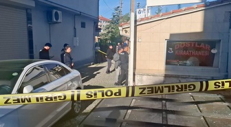 Akşehir'de kahvehaneye av tüfeğiyle gelip rastgele ateş açtı! Ailesini görmeye gelen genç hayatını kaybetti