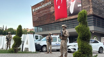 Çukurova Belediyesi'ne jandarma operasyonu! Eski başkan dahil çok sayıda gözaltı var