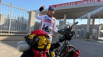Çanakkale'den bisikletle umreye gidiyor! Huzurevi görevlisi Murat Tecimen Suriye'ye geçti