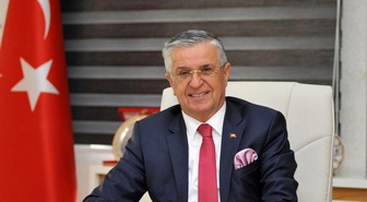 Kemer Belediye Başkanı Necati Topaloğlu, 8 meclis üyesiyle birlikte CHP'den istifa etti