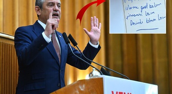 Özgür Özel görmesin! Kürsüde konuşurken iki vekil kameraya yakalandı