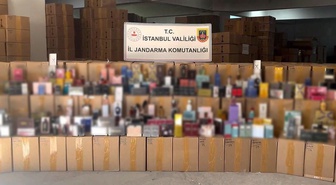 Bayrampaşa'da sahte parfüm imalathanesine baskın! Ünlü markalara ait 350 milyon TL'lik 120 bin parfüm ele geçirildi