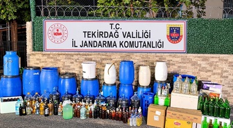 Tekirdağ'da 73 yaşındaki adamın evinden 1 ton 120 litre sahte şarap çıktı