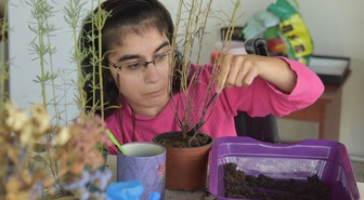 Doktorlar yüzde 1 yaşama şansı vermişti! Serebral palsili Kader Dilek 34 yaşında: Tekerlekli sandalye pranga değil