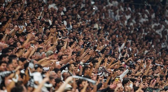 Beşiktaş taraftarından Kartal Kayra'ya tepki