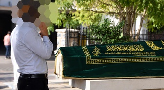 Tartışma yaratacak görüntü! Cenaze namazı Türkçe kaldırıldı