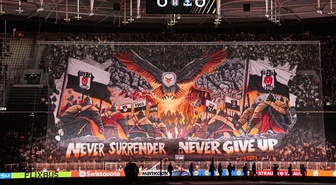 Beşiktaş taraftarından görsel şölen