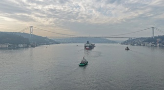 Dron saldırısına uğrayan tanker İstanbul Boğazı’ndan geçti! Boğaz trafiğe kapatıldı