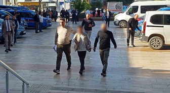 Aydın'da eşini silahla tehdit ettiği iddia edilen adam, sevgilisiyle kaçarken camı kırılarak yakalandı