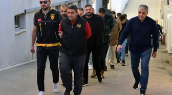 76 kaza kurgulayıp 17 sigorta şirketini dolandırdılar! Adana merkezli operasyonda 80 şüpheli adliyede