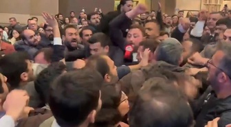 İstanbul Barosu seçiminde yumruklu kavga! Açılan bayrak ve atılan sloganla ortalık karıştı