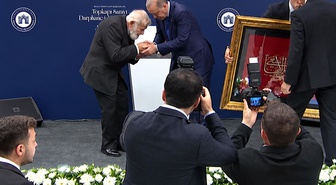 Cumhurbaşkanı Erdoğan'dan elini öpmek isteyen Prof. Dr. Sadettin Ökten 'e saygı dolu karşılık