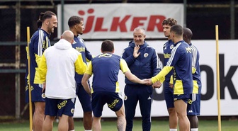 Derbi öncesi Fenerbahçe'de 2 eksik! Mert Müldür dönüyor, İsmail Kartal'ın muhtemel 11'i belli oldu