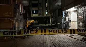 Zeytinburnu’nda iki grup arasında silahlı kavga! Mermi evin camını kırarak içeri girdi