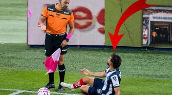 Yanlışlıkla hakemi tekmeledi! Görüntüdeki futbolcuyu Türkiye'de tanımayan yok