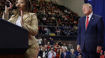 Trump'ı zora sokacak kare! Önce övgüler dizdi, sonra böyle yakalandı