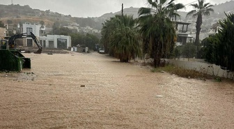 Bodrum'da sağanak sonrası yollar göle döndü! Koyunbaba'da iş yerlerini su bastı