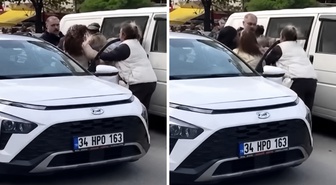 Büyükçekmece’de yol verme kavgası! Kadın sürücüler saç saça başa başa kavga etti