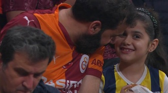 Maça damga vuran kare! Galatasaraylı baba, Fenerbahçeli kızıyla tribünde