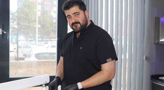 Sivas'ta diş hekimini görenler şaşırıyor! Eypio'ya benzerliği nedeniyle fotoğraf çektirmek istiyorlar