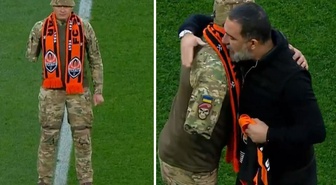 Arda Turan boynuna sarıldı! Savaşta kolunu kaybeden askere unutamayacağı jest